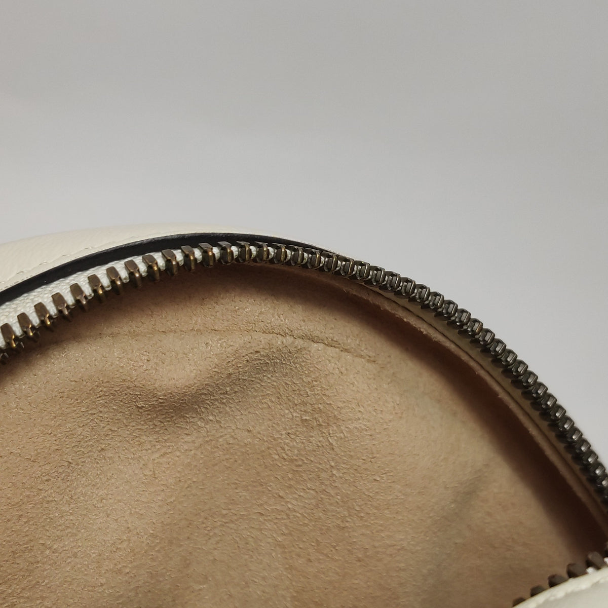 Gucci White Crossbody 18×18×6 5501540OLET9022