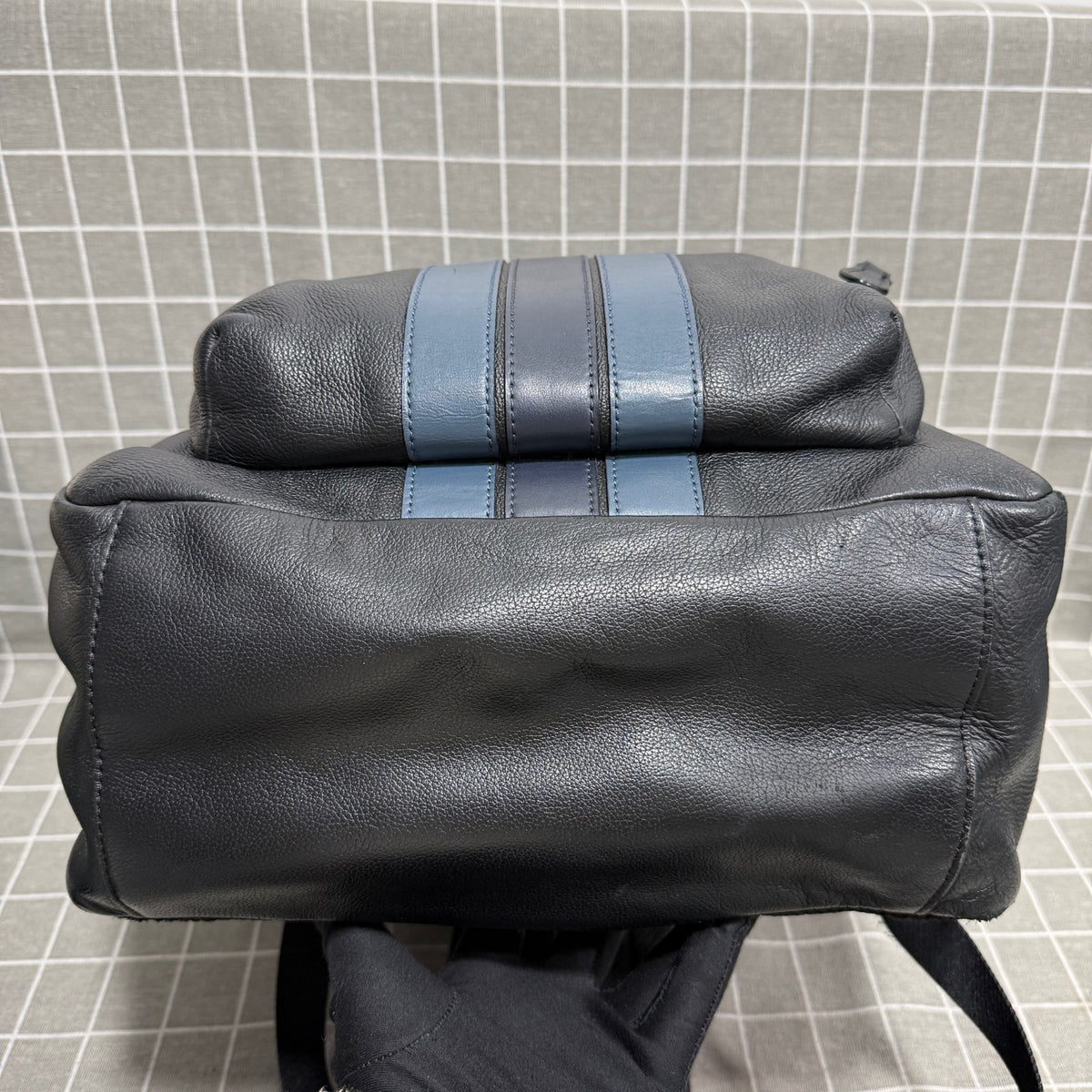 Coach Length 35 x Width 15 x Height 44 cm F49324-QBN3E