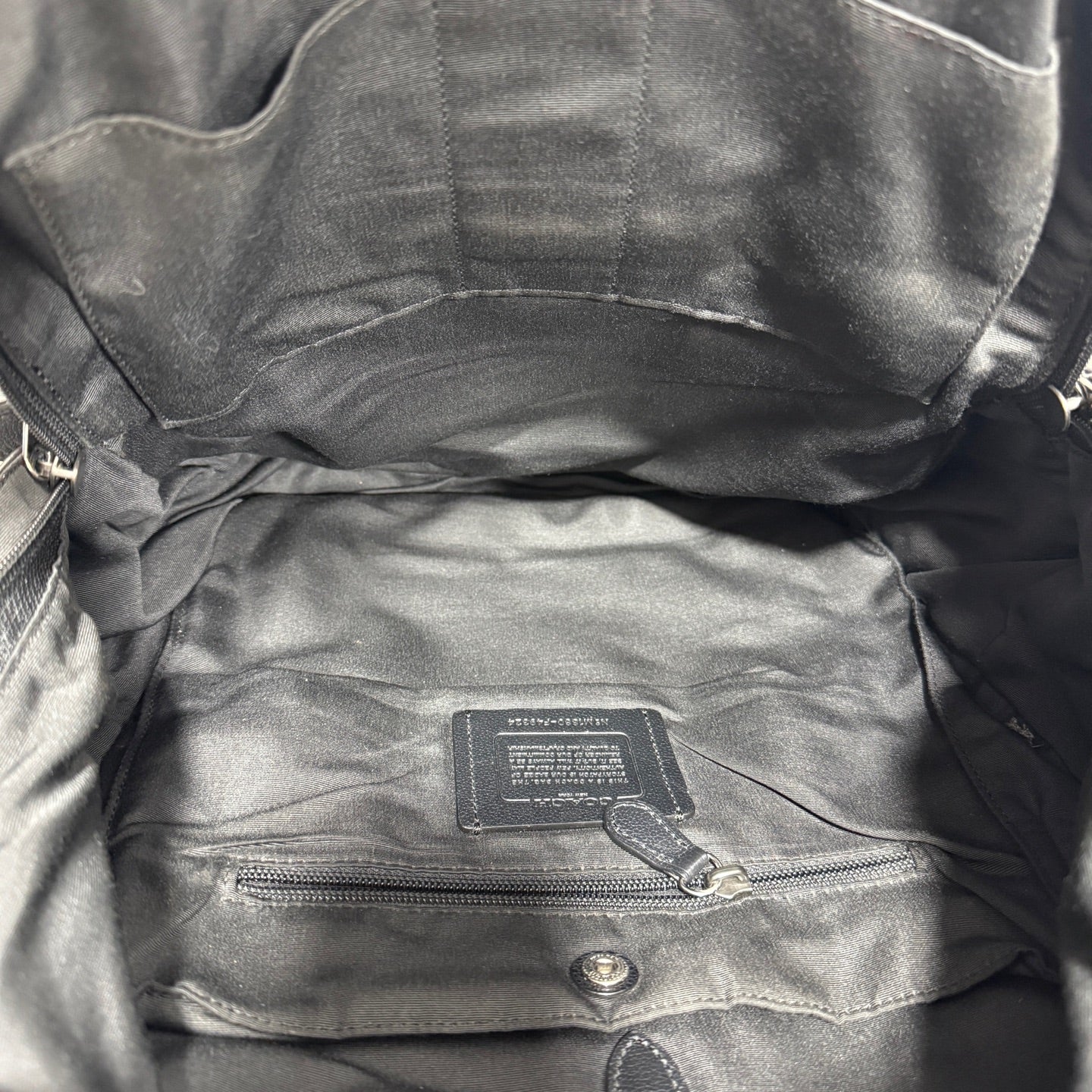 Coach Length 35 x Width 15 x Height 44 cm F49324-QBN3E