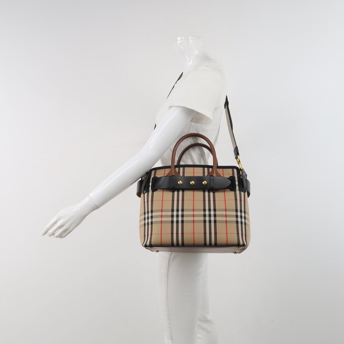 Burberry Canvas Crossbody Length: 26.5 cm, Height: 25 cm, Thickness: 14.5 cm 80159051