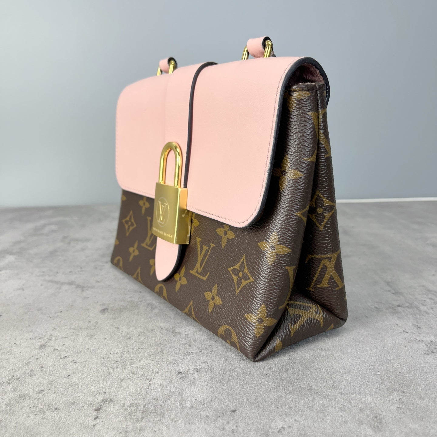 Louis Vuitton Pink 21x17x7.5 M44080