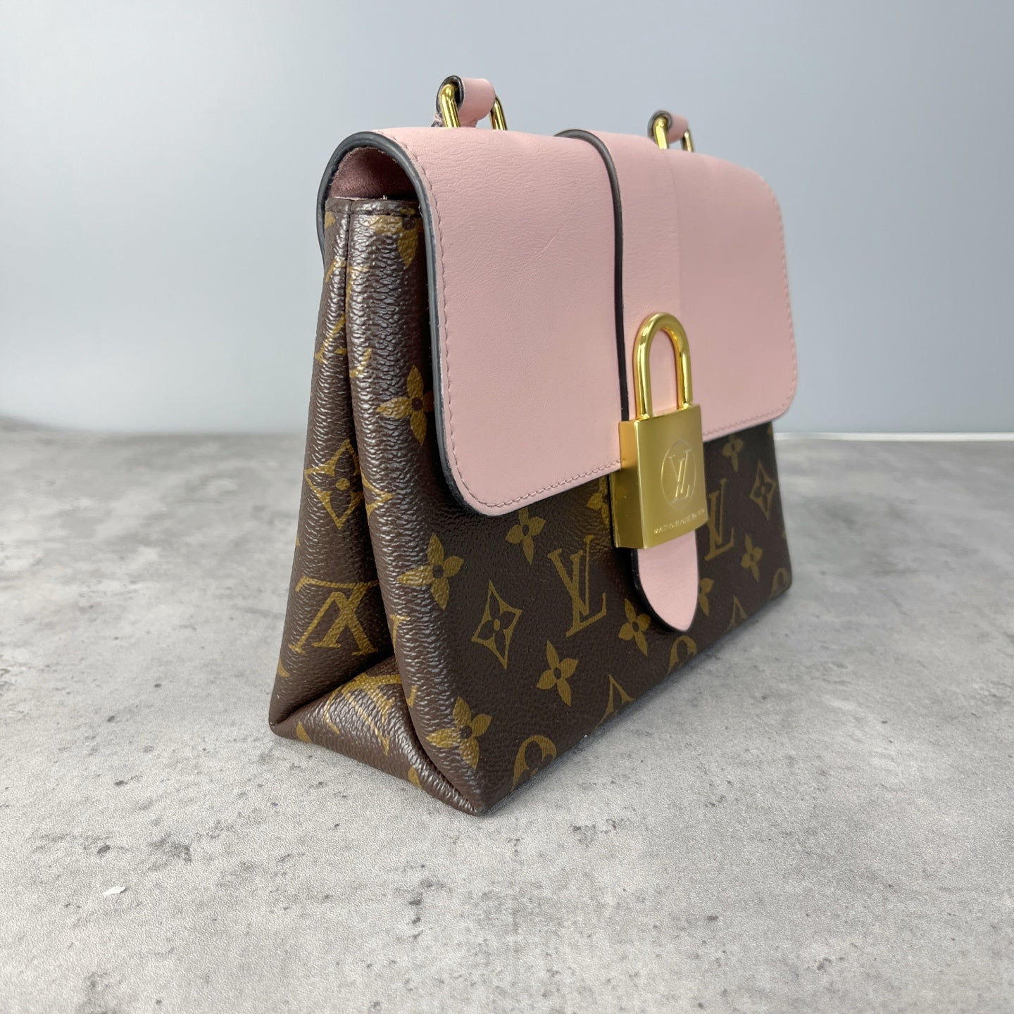Louis Vuitton Pink 21x17x7.5 M44080