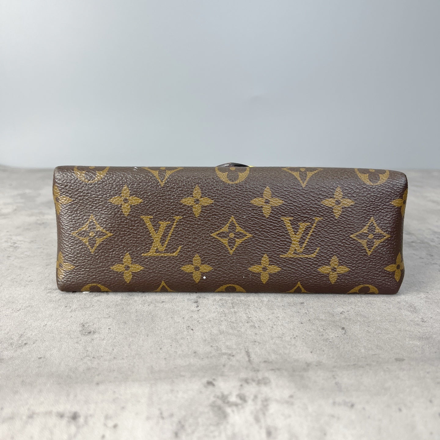 Louis Vuitton Pink 21x17x7.5 M44080