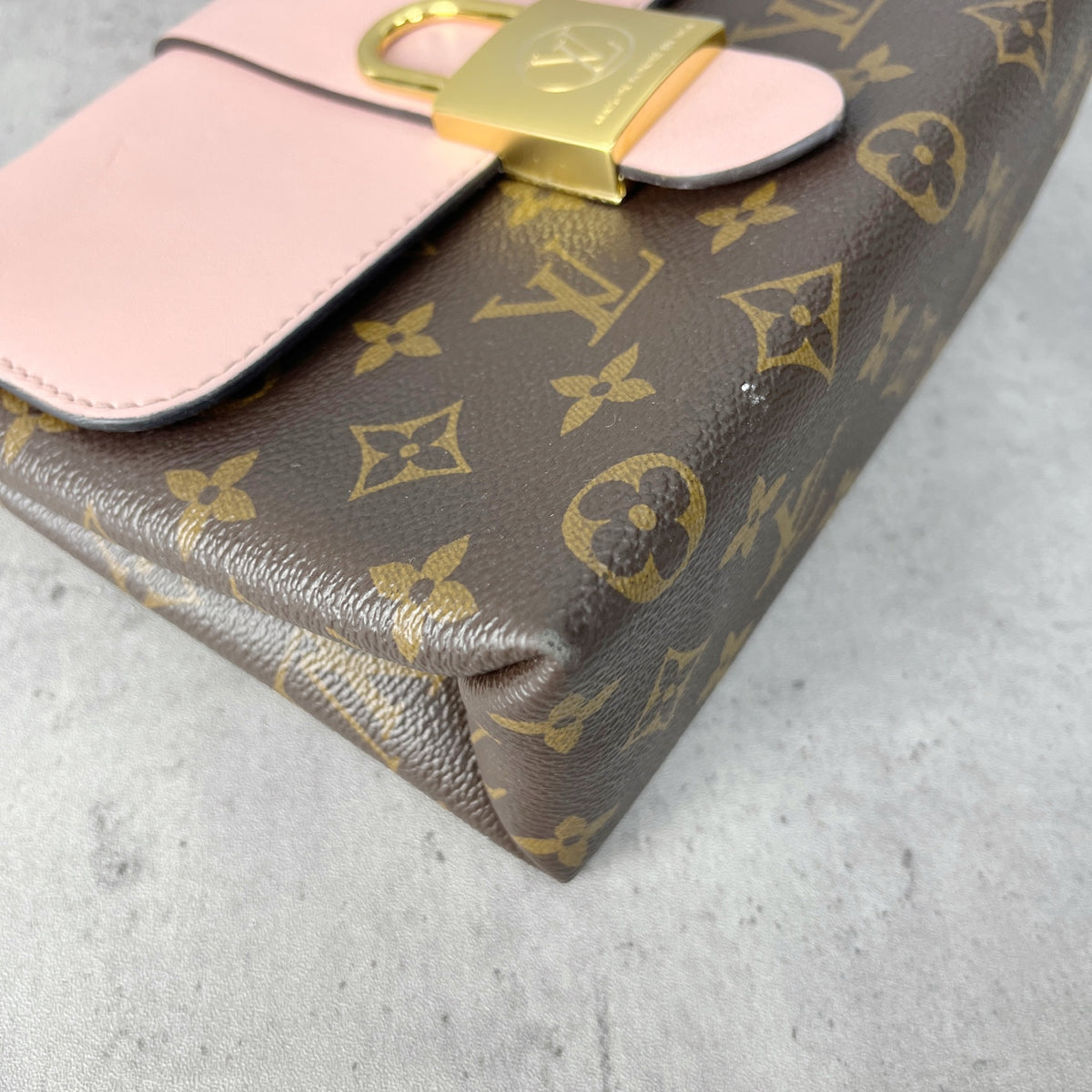 Louis Vuitton Pink 21x17x7.5 M44080