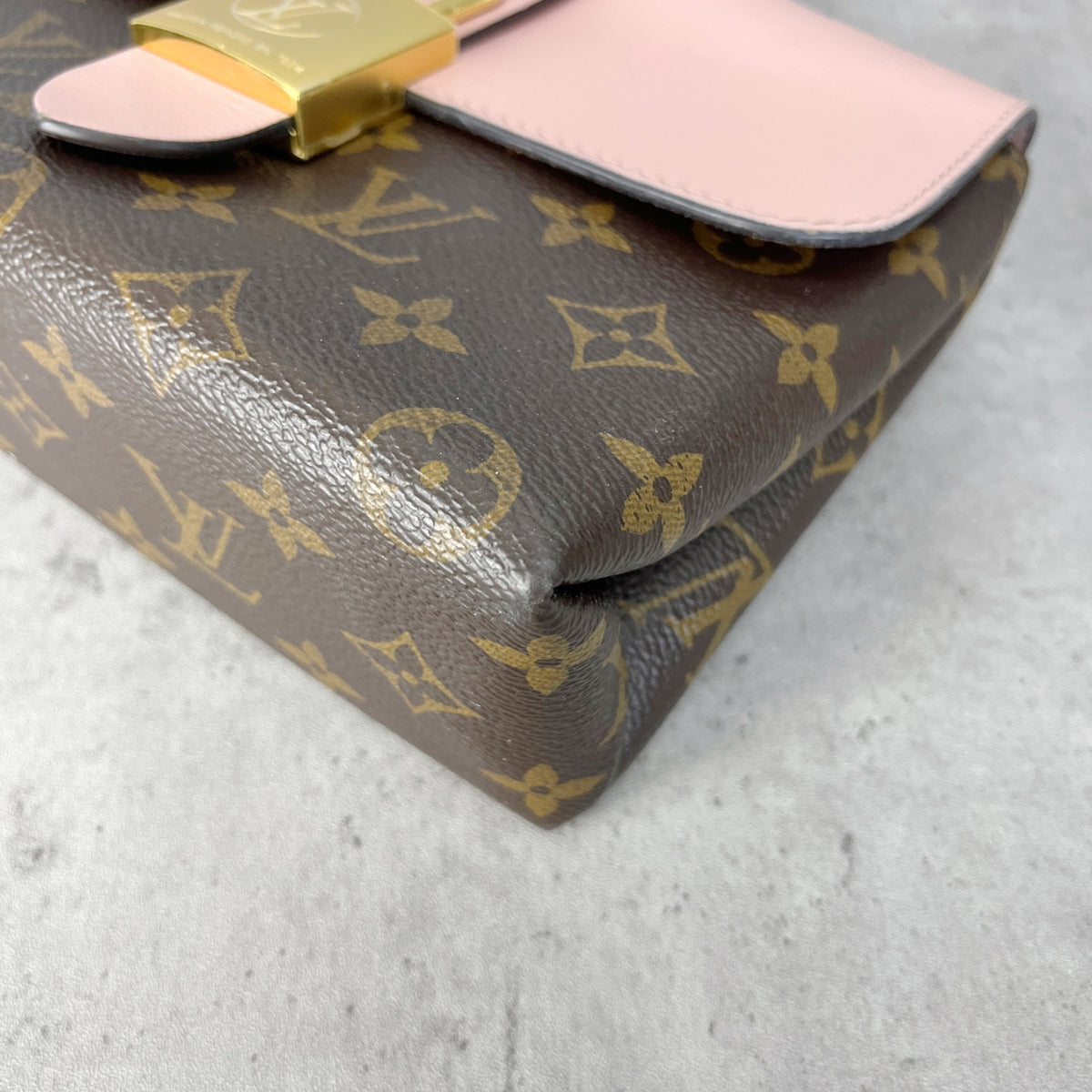 Louis Vuitton Pink 21x17x7.5 M44080