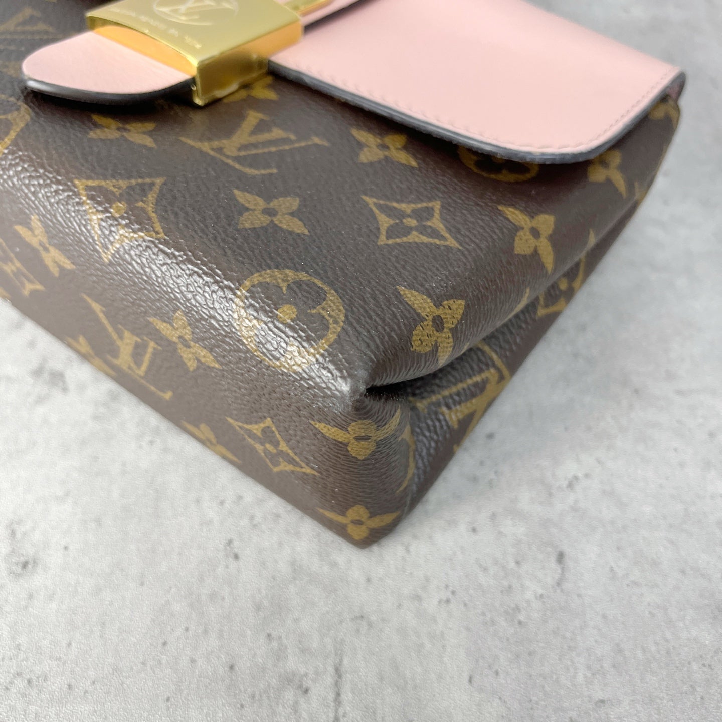 Louis Vuitton Pink 21x17x7.5 M44080