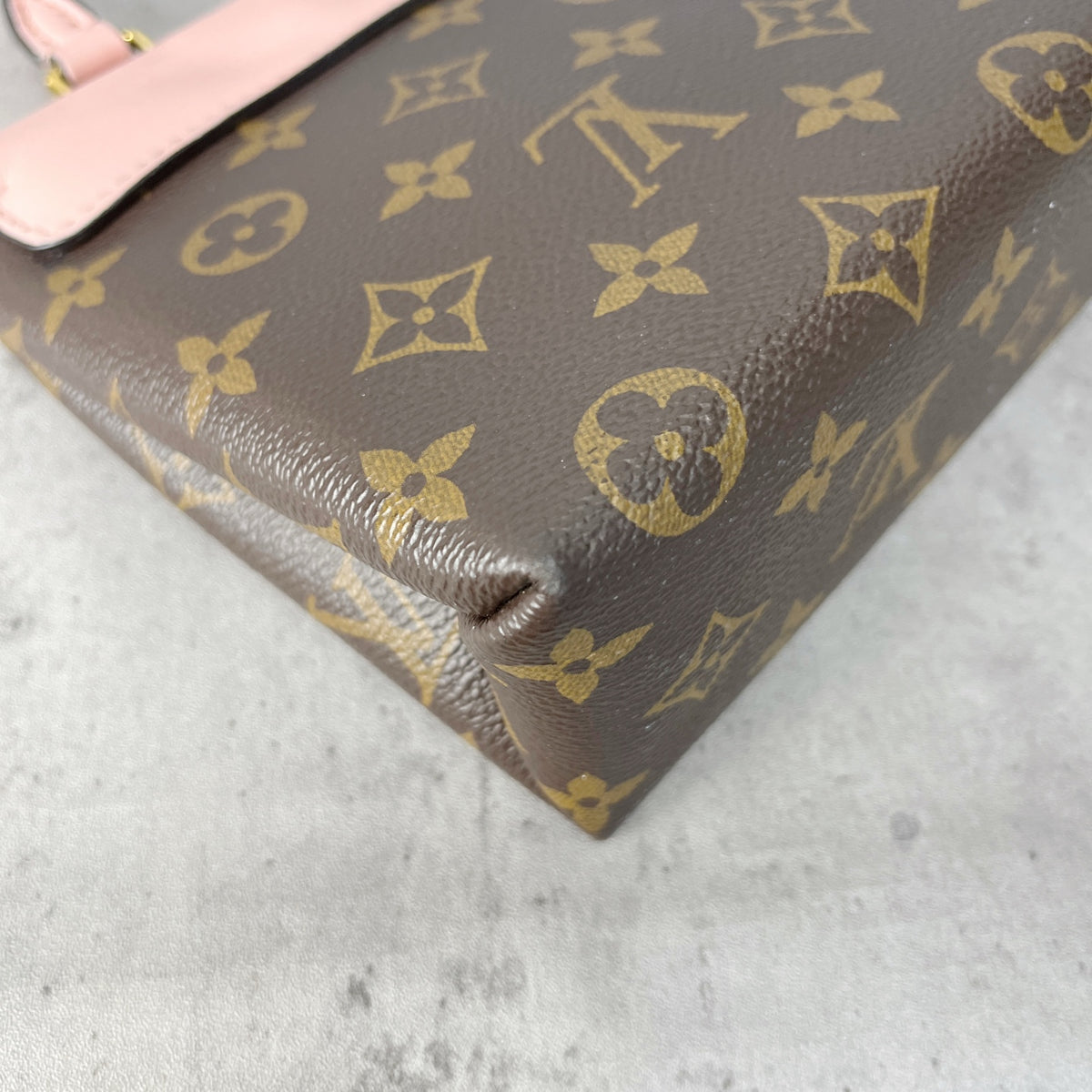 Louis Vuitton Pink 21x17x7.5 M44080