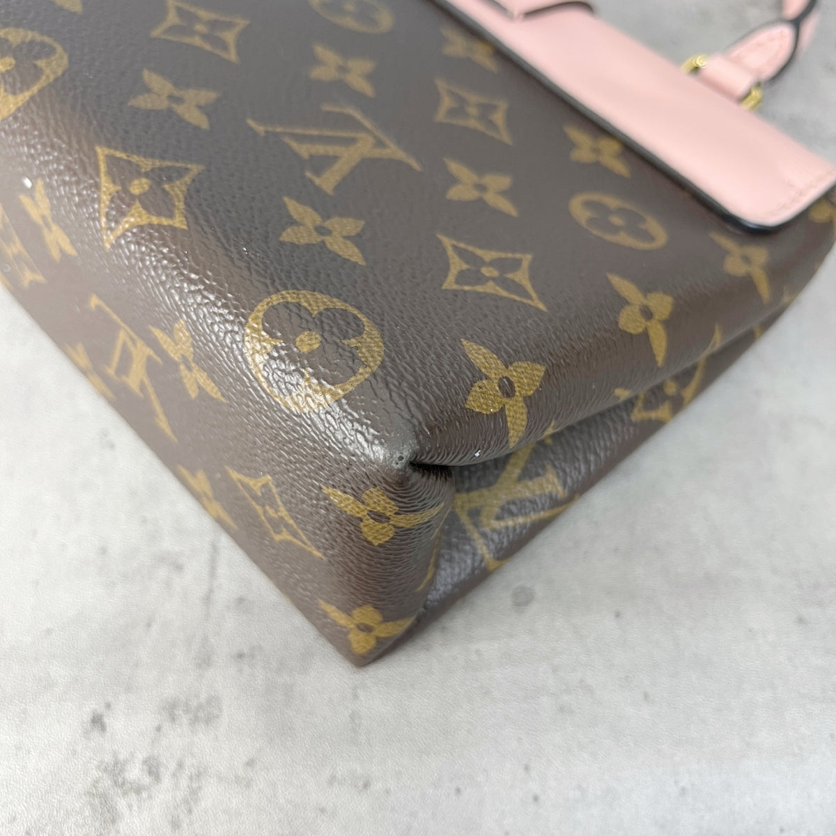 Louis Vuitton Pink 21x17x7.5 M44080
