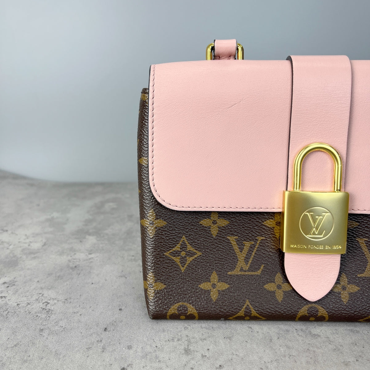 Louis Vuitton Pink 21x17x7.5 M44080