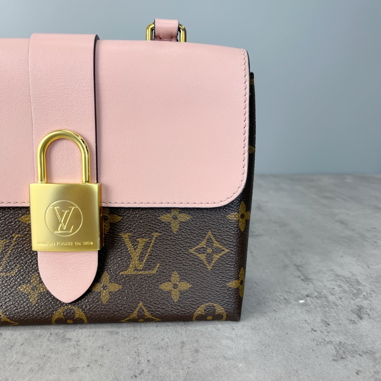 Louis Vuitton Pink 21x17x7.5 M44080