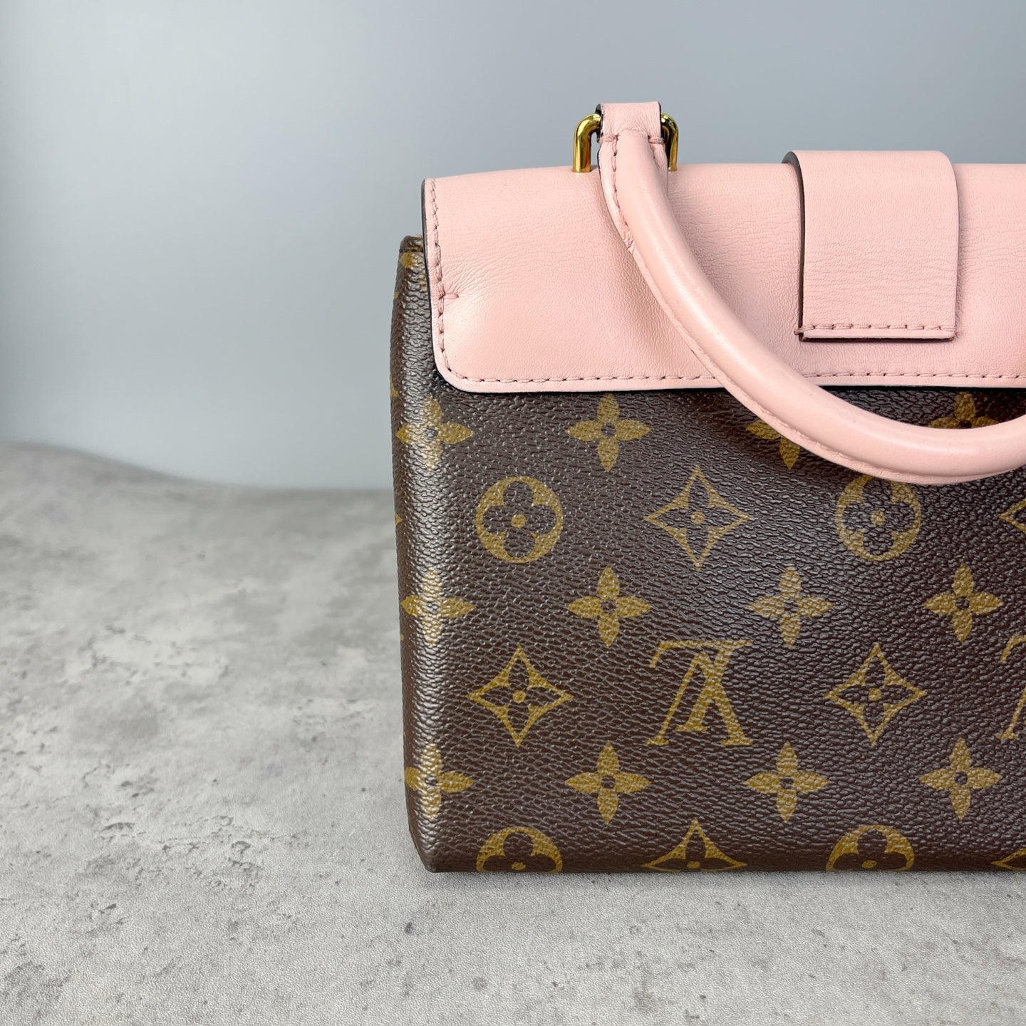 Louis Vuitton Pink 21x17x7.5 M44080