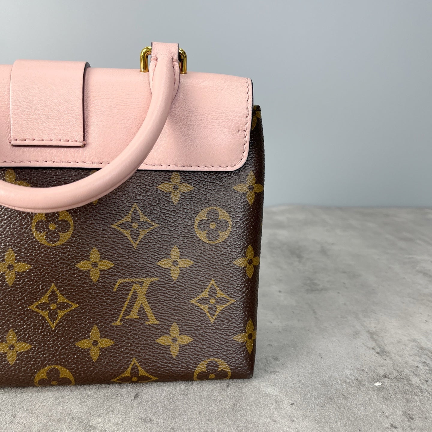 Louis Vuitton Pink 21x17x7.5 M44080