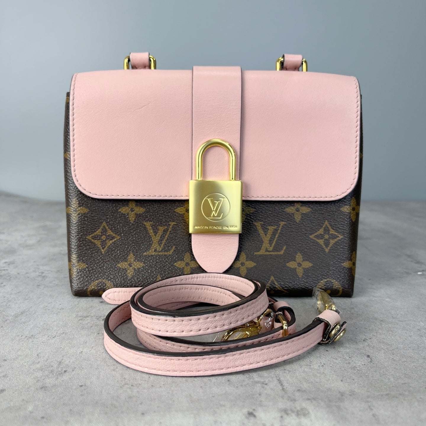 Louis Vuitton Pink 21x17x7.5 M44080