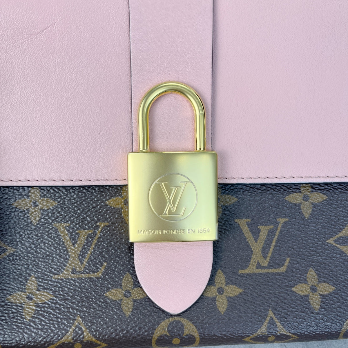 Louis Vuitton Pink 21x17x7.5 M44080