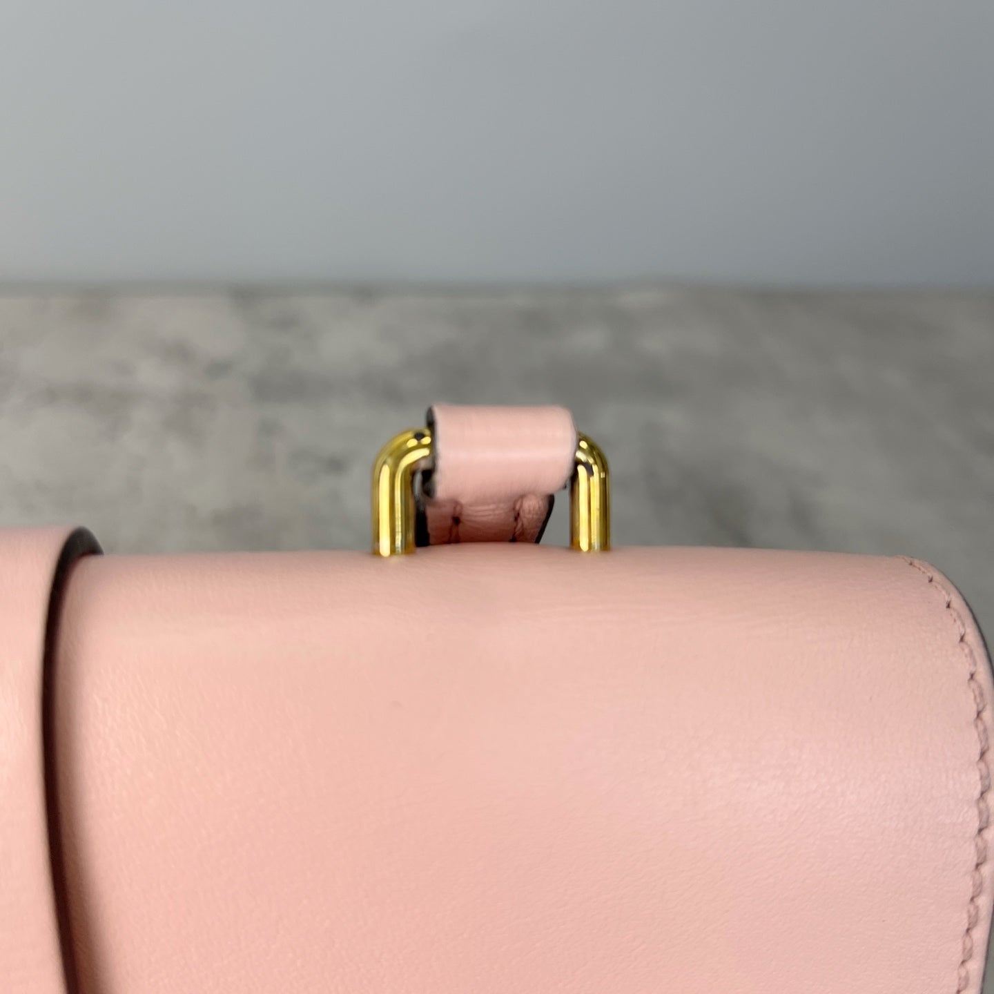 Louis Vuitton Pink 21x17x7.5 M44080