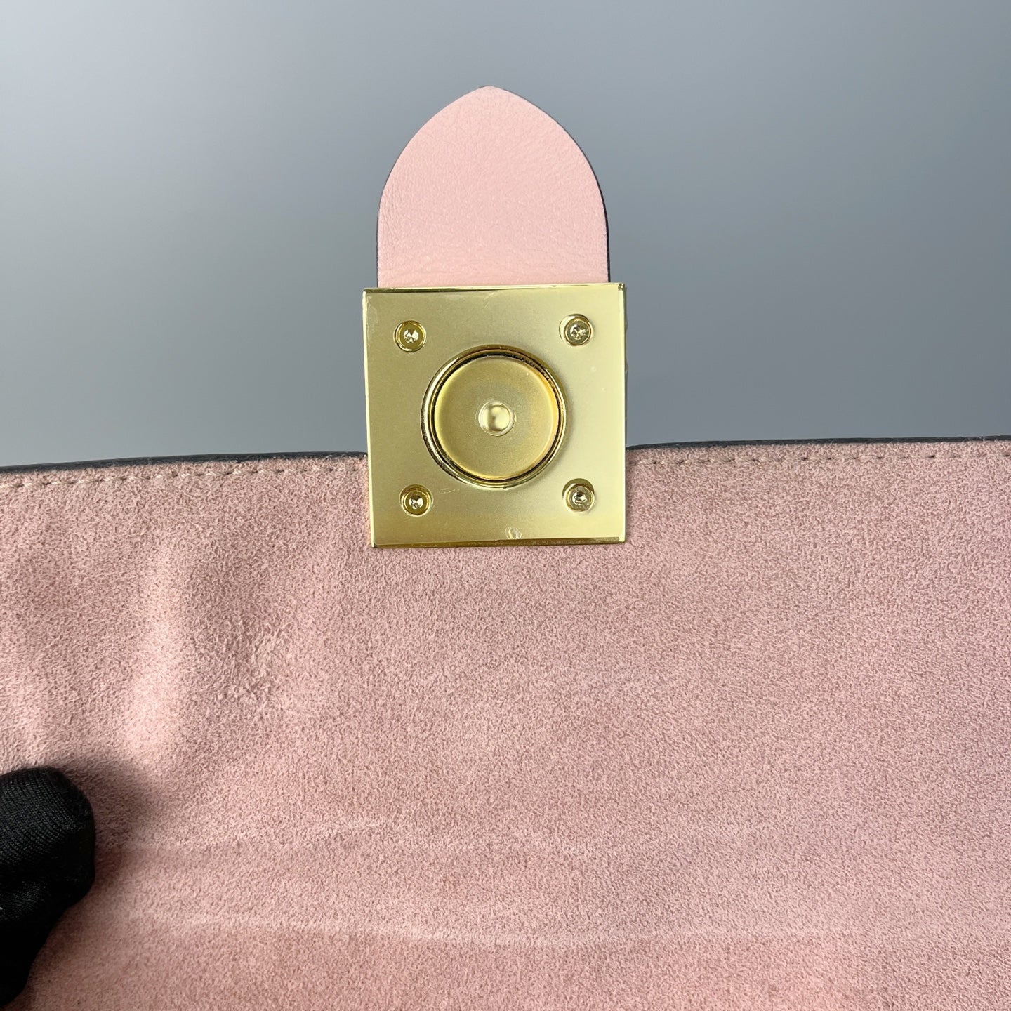 Louis Vuitton Pink 21x17x7.5 M44080