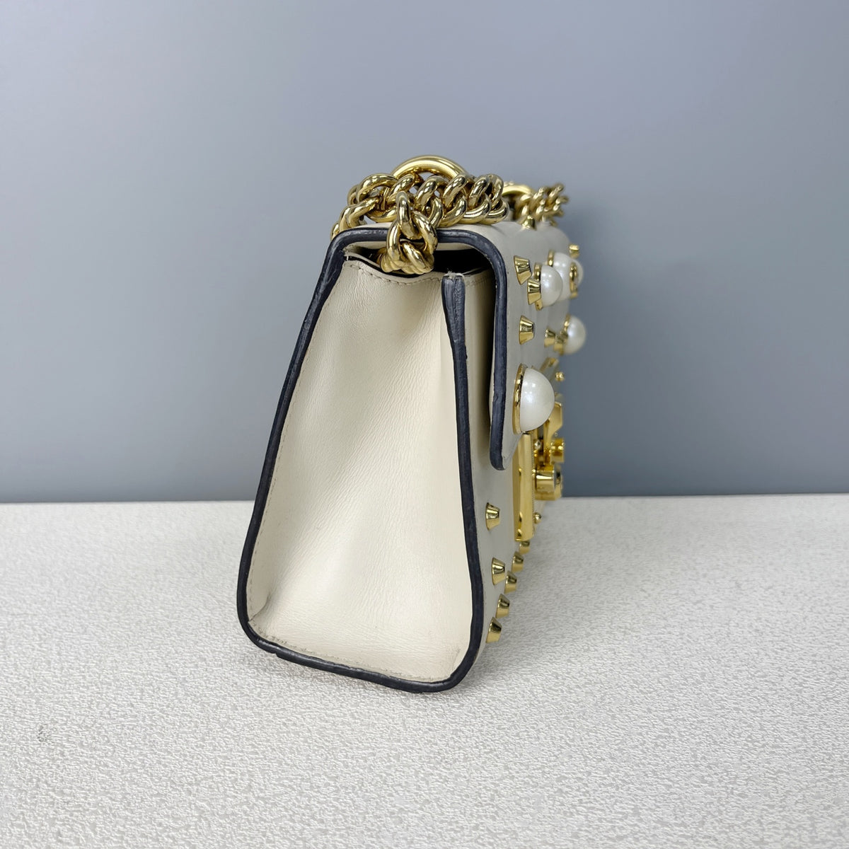 Gucci White 432182DLXDG1088