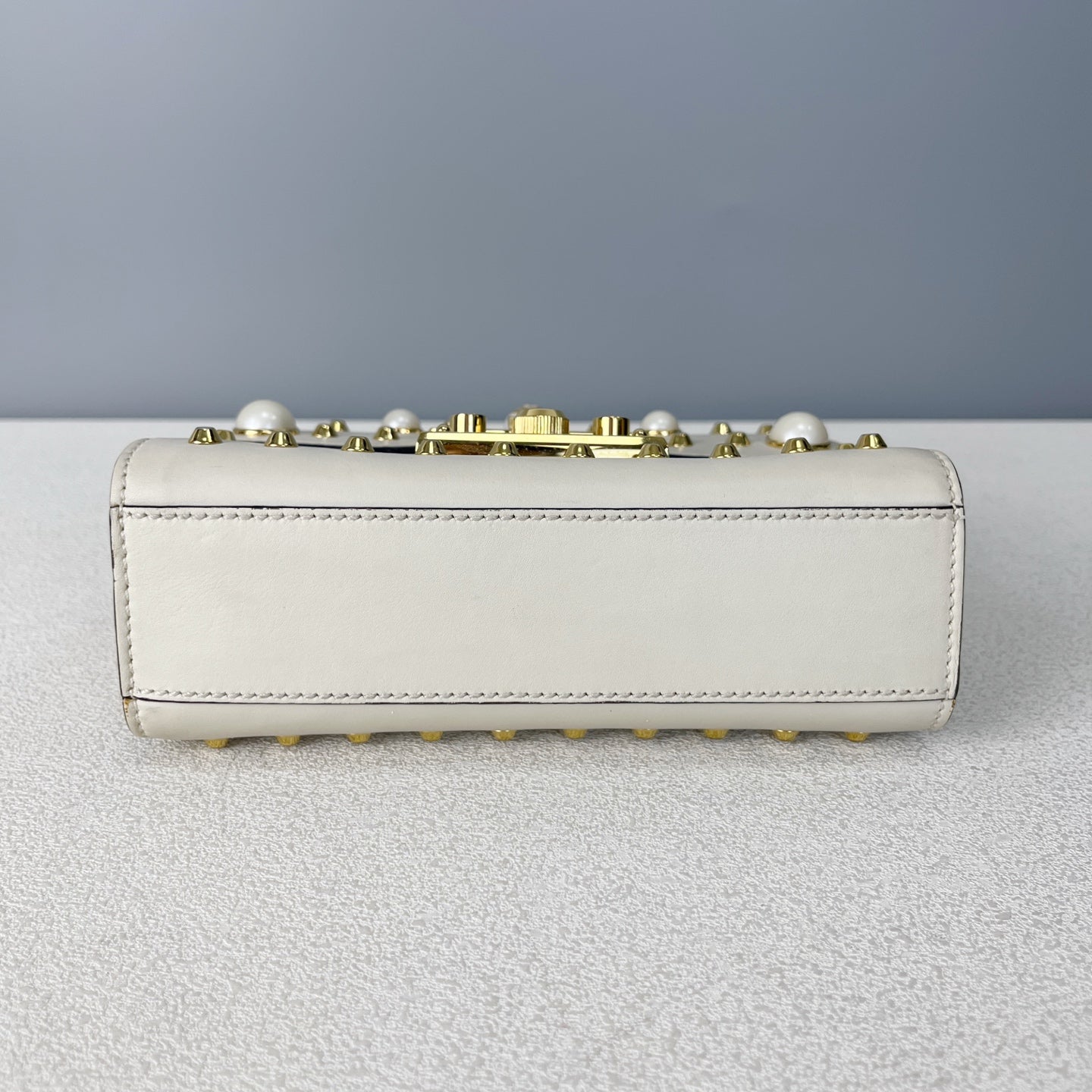 Gucci White 432182DLXDG1088
