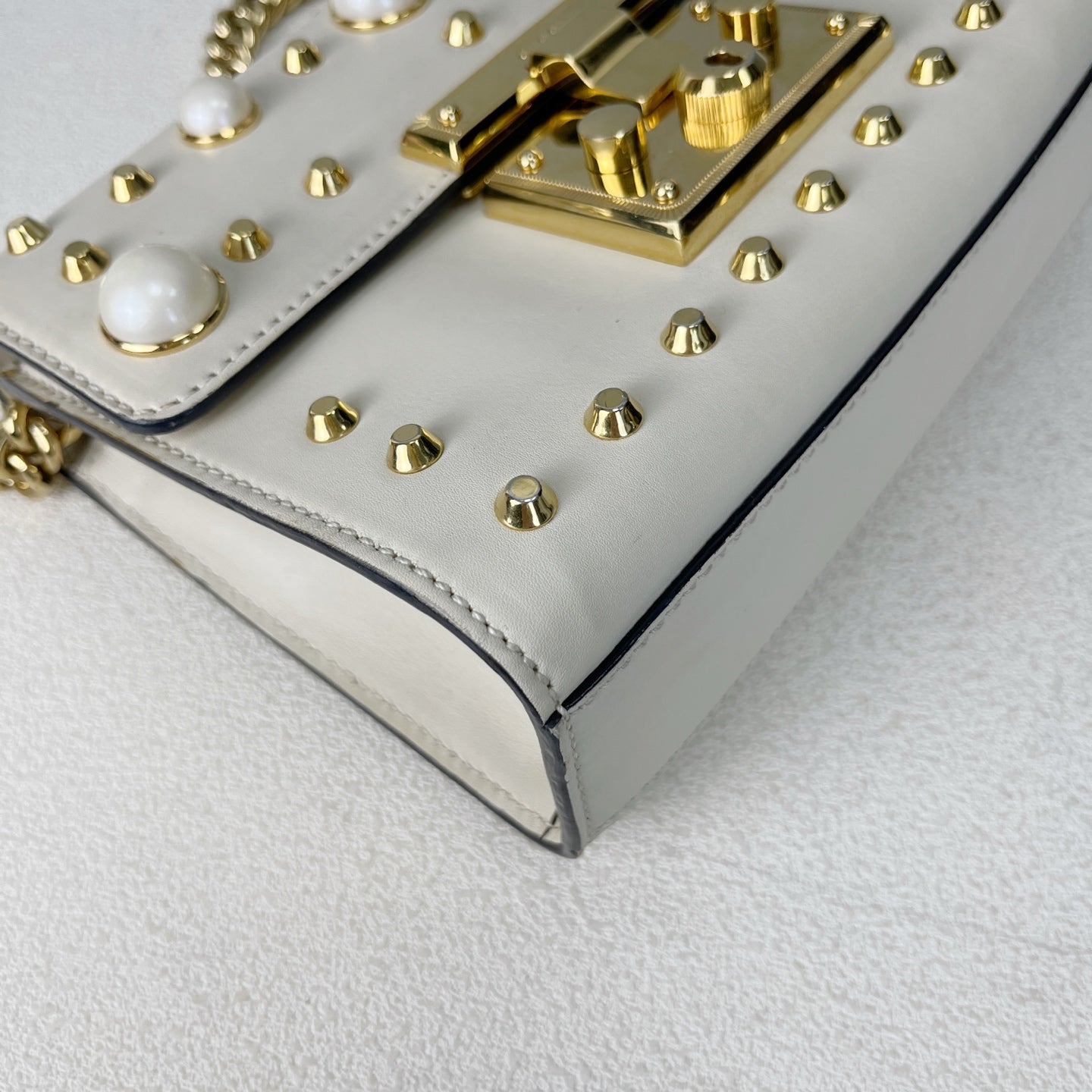 Gucci White 432182DLXDG1088
