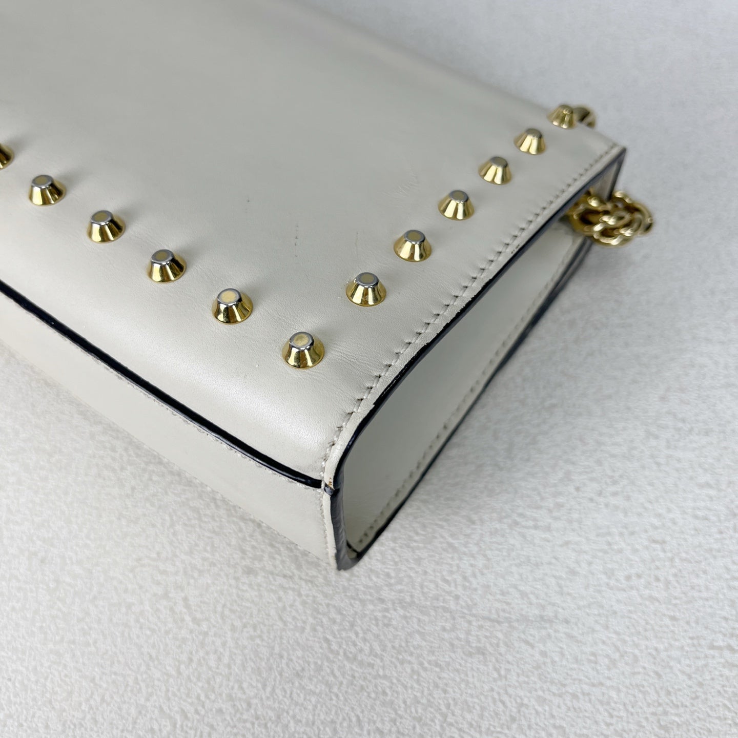 Gucci White 432182DLXDG1088
