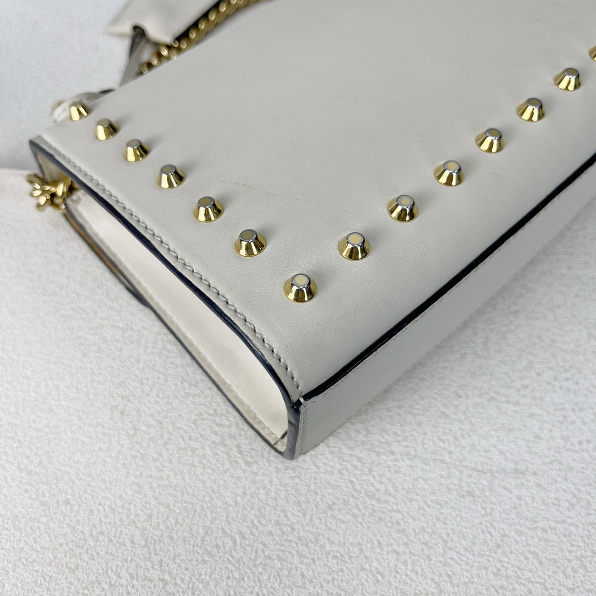 Gucci White 432182DLXDG1088