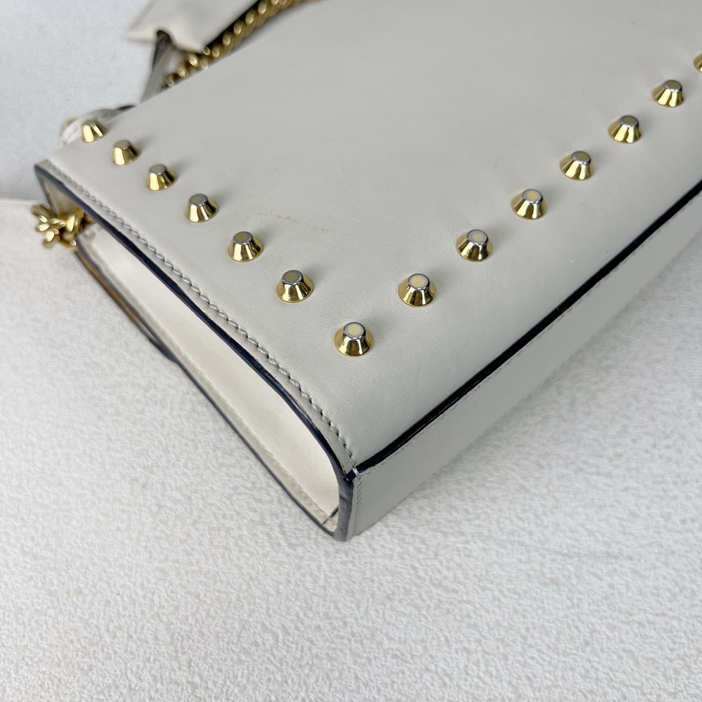 Gucci White 432182DLXDG1088
