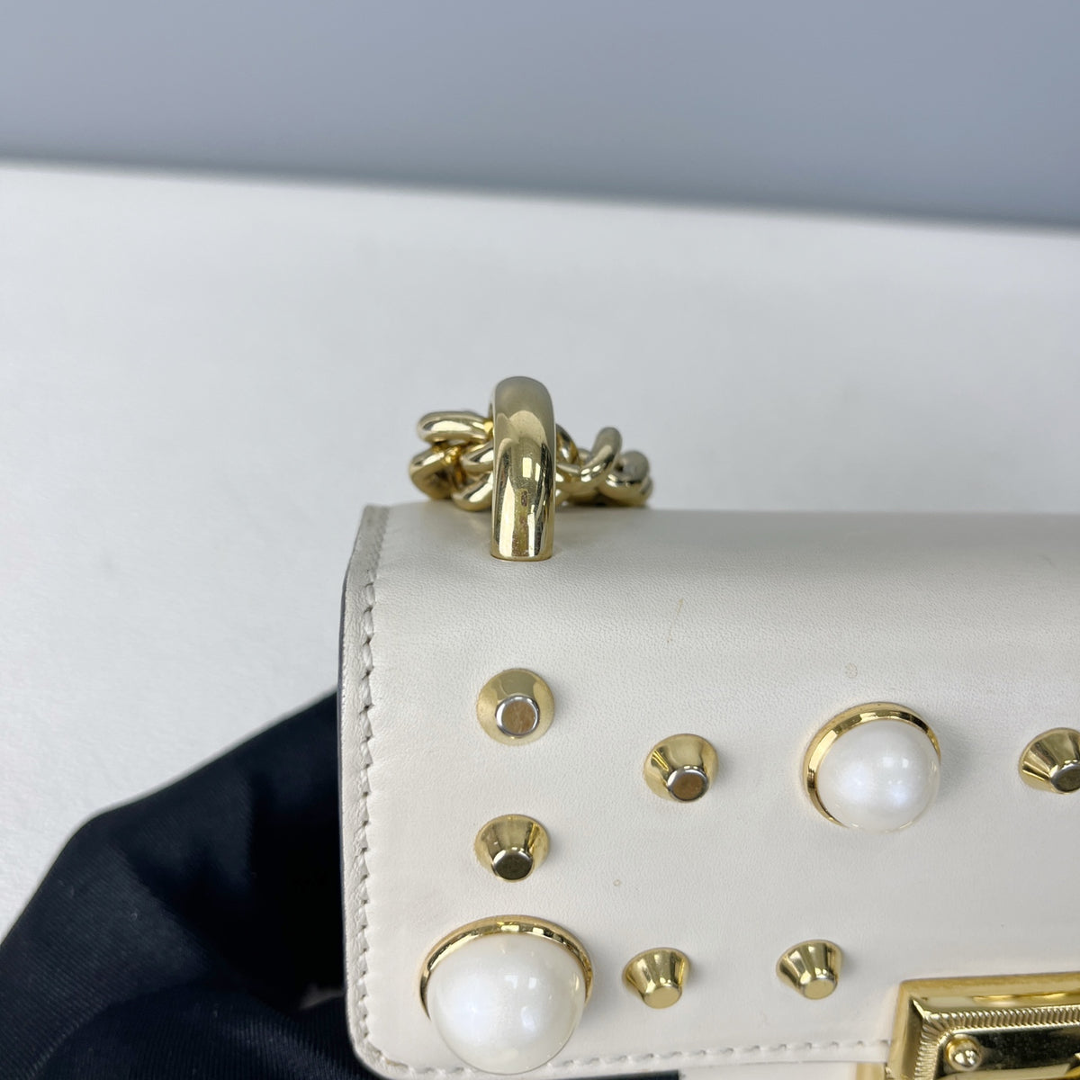 Gucci White 432182DLXDG1088