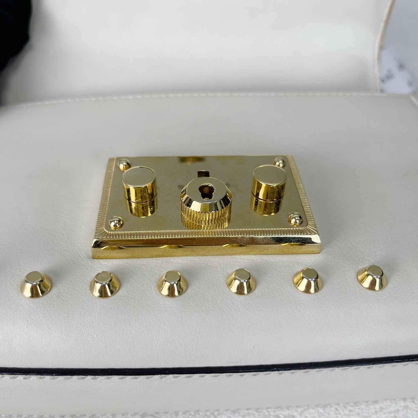 Gucci White 432182DLXDG1088