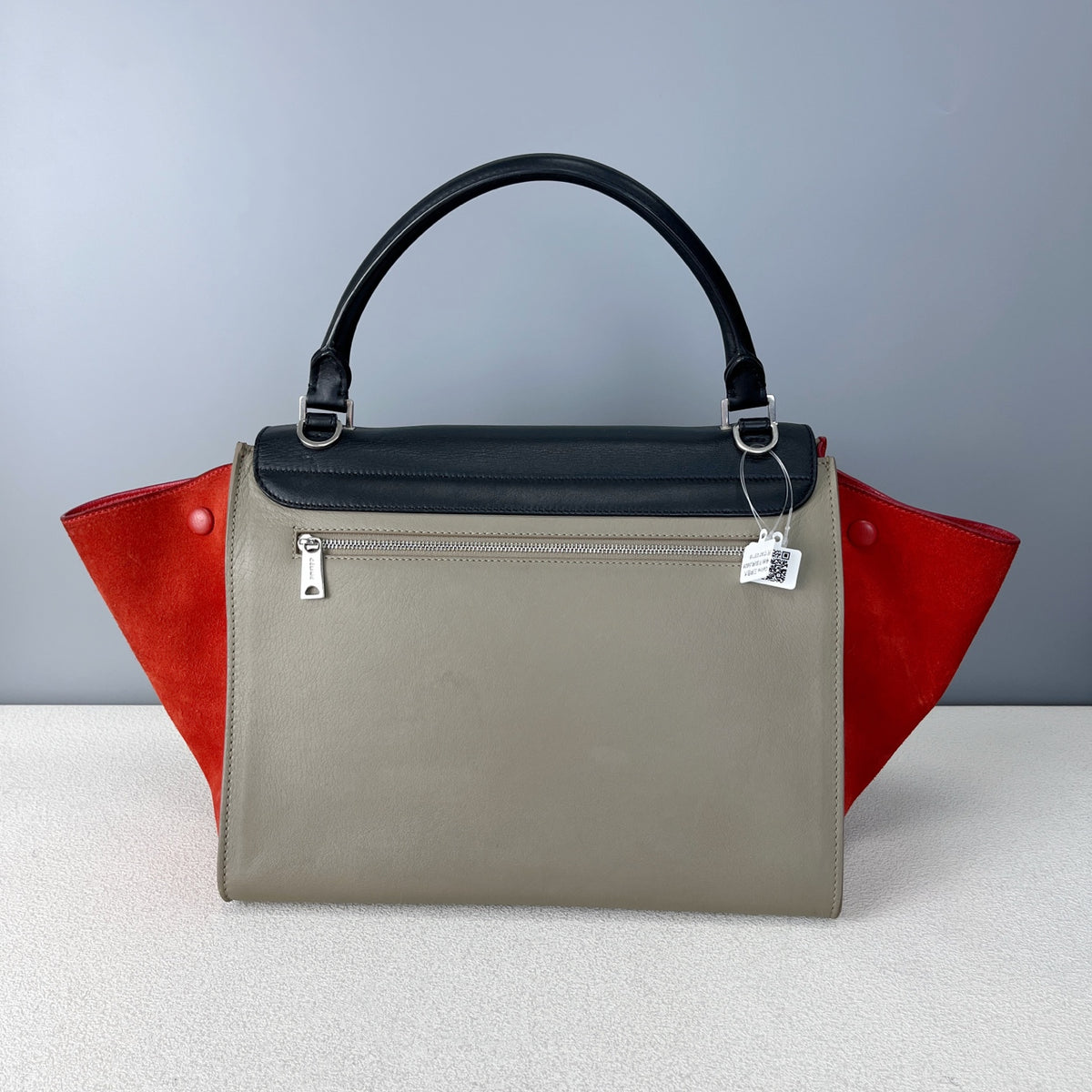 Celine 26 cm long x 15 cm wide x 20 cm high 174683UTM.20BQ