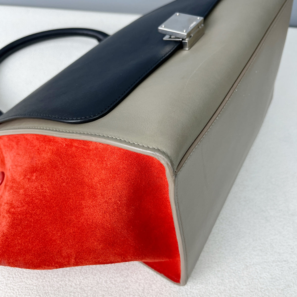 Celine 26 cm long x 15 cm wide x 20 cm high 174683UTM.20BQ