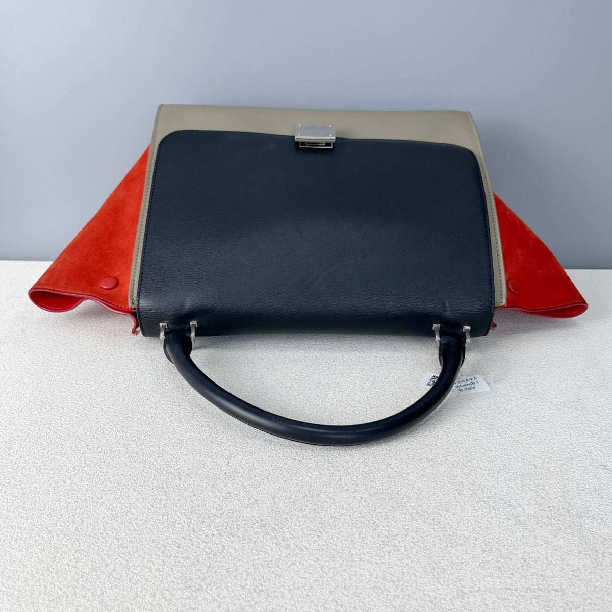 Celine 26 cm long x 15 cm wide x 20 cm high 174683UTM.20BQ