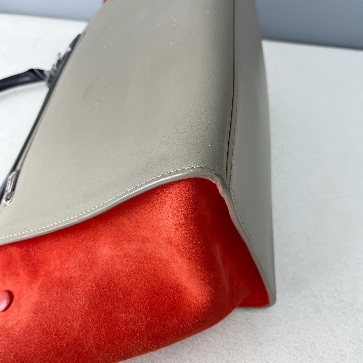 Celine 26 cm long x 15 cm wide x 20 cm high 174683UTM.20BQ