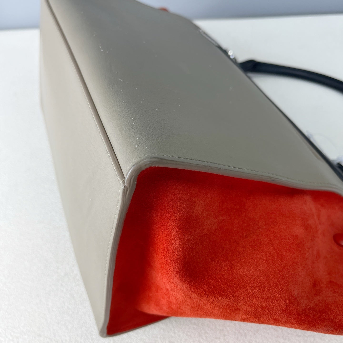 Celine 26 cm long x 15 cm wide x 20 cm high 174683UTM.20BQ