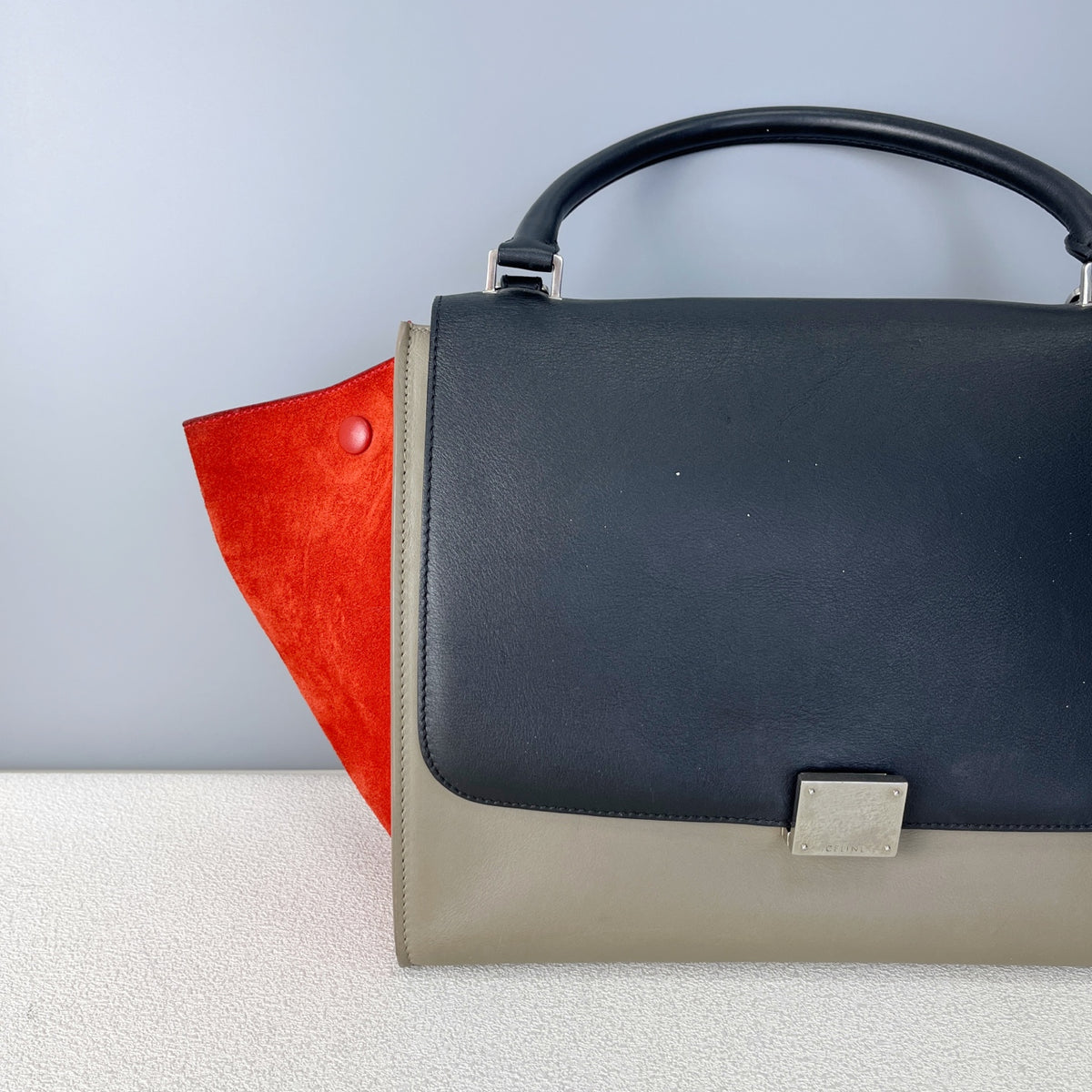 Celine 26 cm long x 15 cm wide x 20 cm high 174683UTM.20BQ