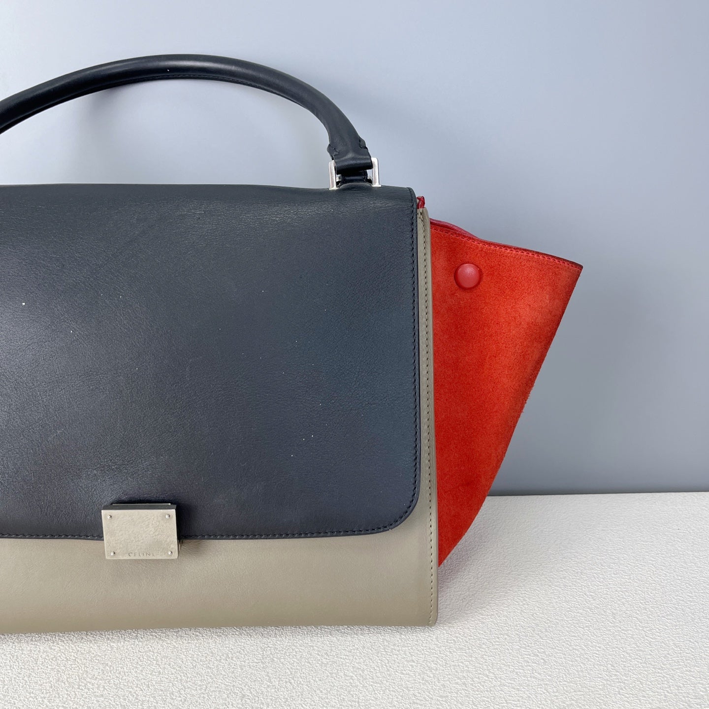 Celine 26 cm long x 15 cm wide x 20 cm high 174683UTM.20BQ