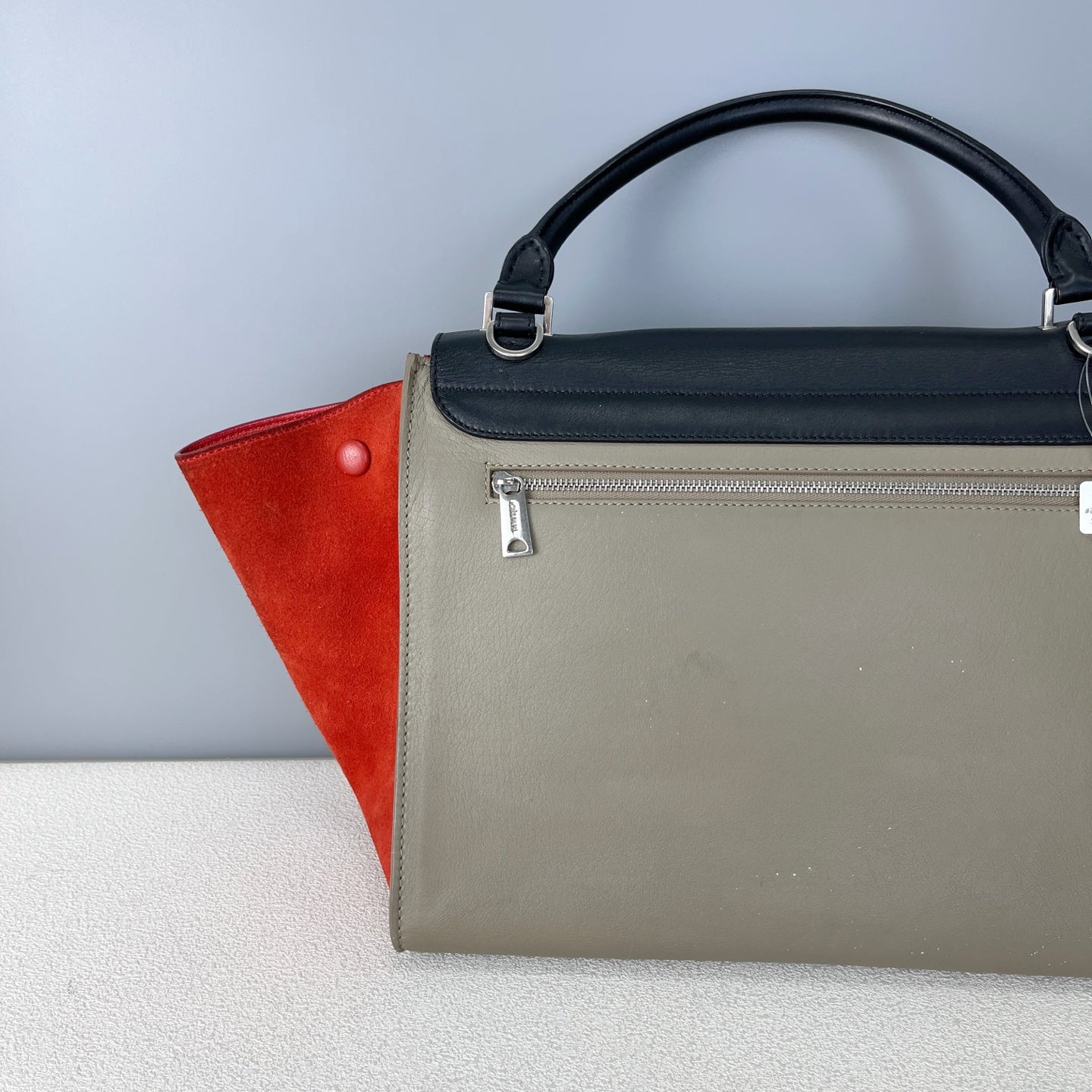 Celine 26 cm long x 15 cm wide x 20 cm high 174683UTM.20BQ