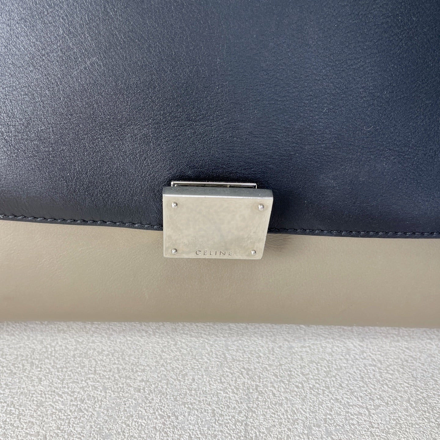 Celine 26 cm long x 15 cm wide x 20 cm high 174683UTM.20BQ