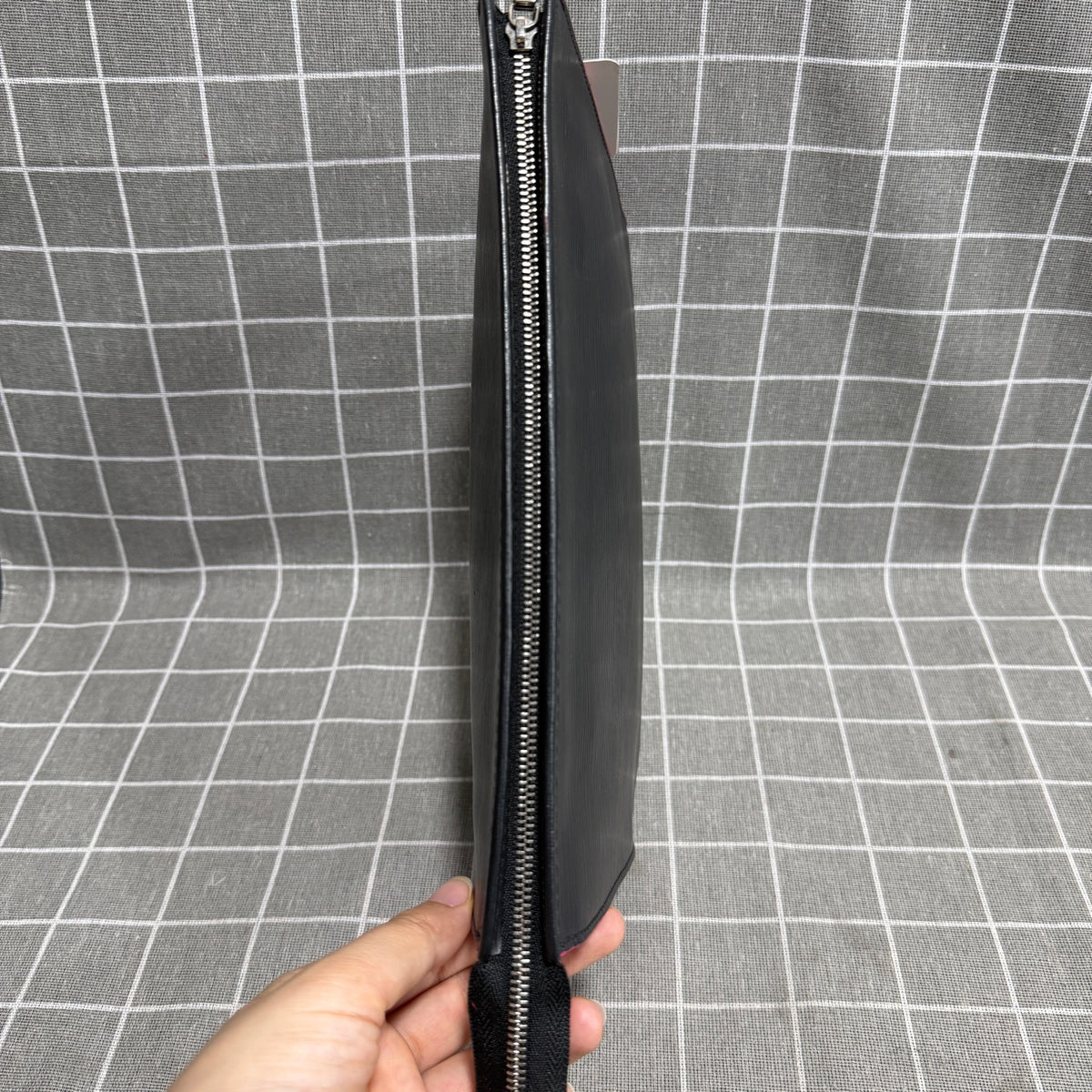 Louis Vuitton Pochette Voyage Leather Black Clutch 27 x 21 x 6 M81326