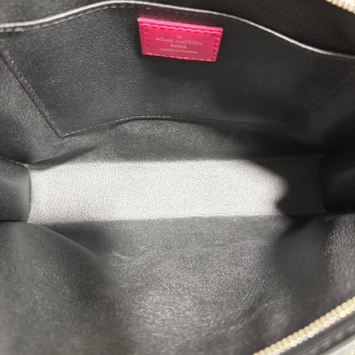 Louis Vuitton Pochette Voyage Leather Black Clutch 27 x 21 x 6 M81326