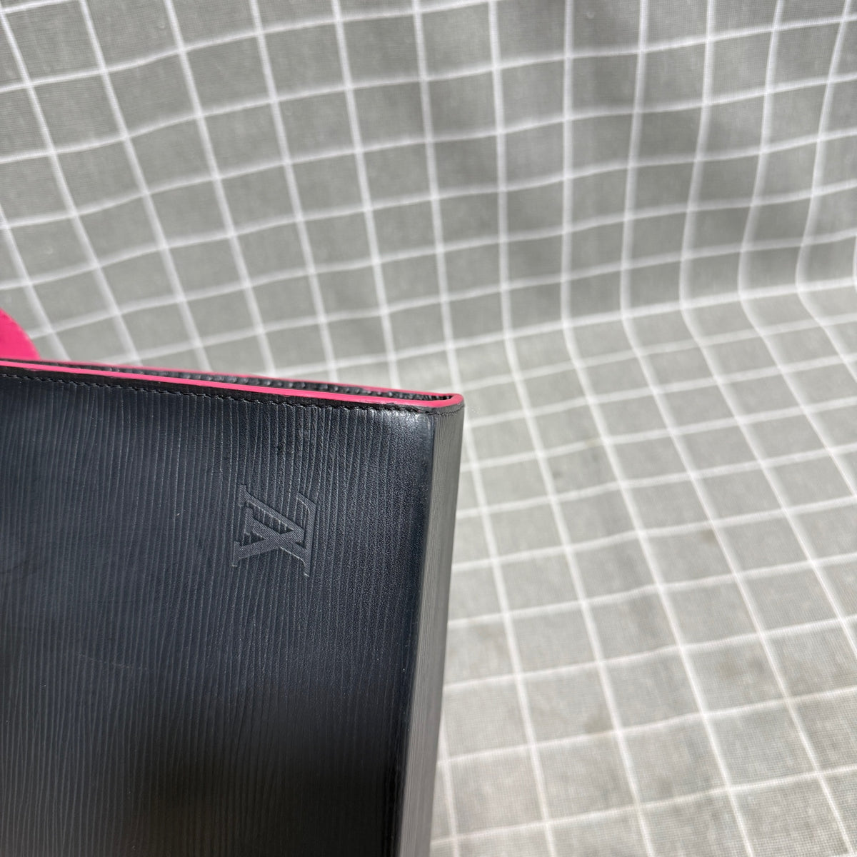Louis Vuitton Pochette Voyage Leather Black Clutch 27 x 21 x 6 M81326