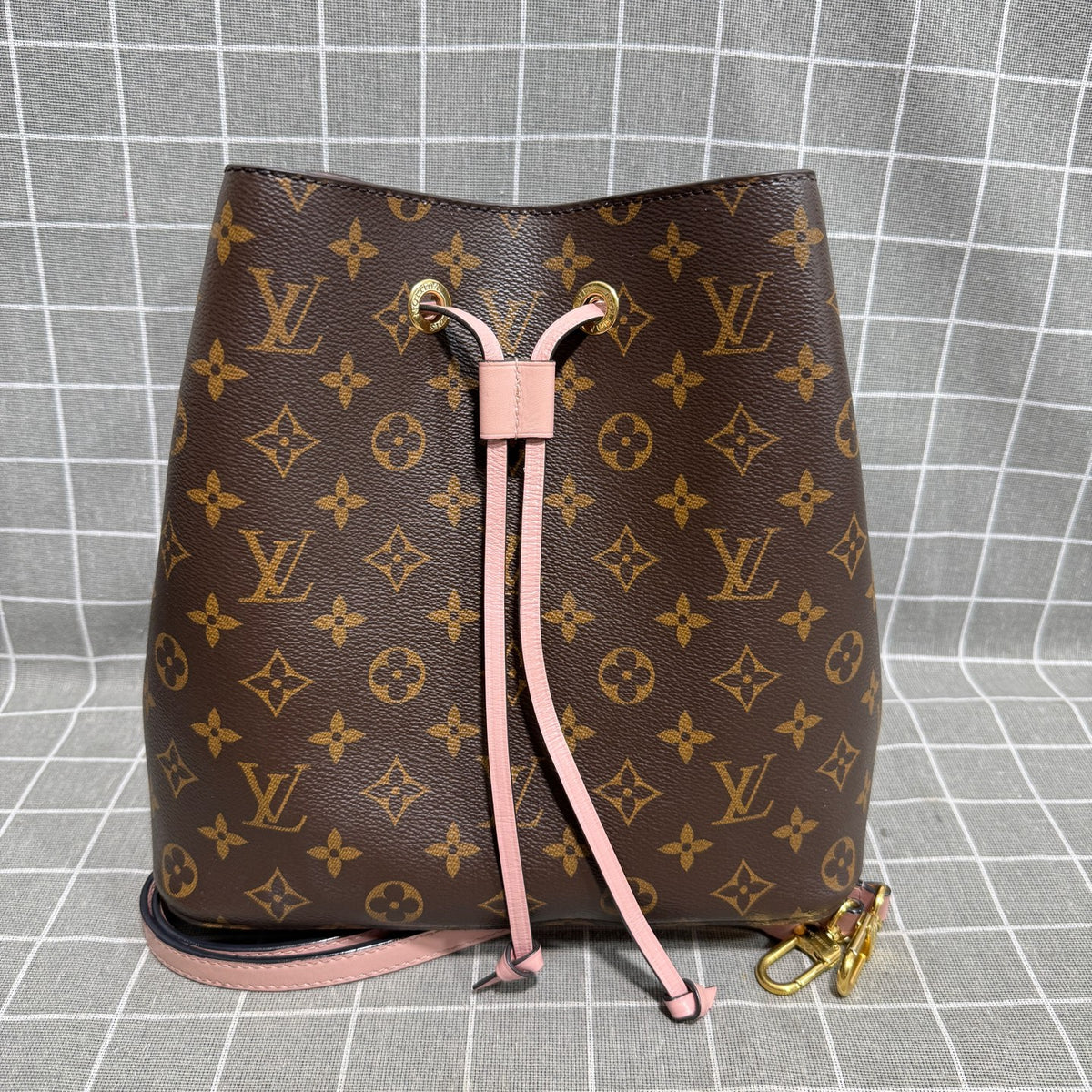 Louis Vuitton Pink Satchel 26x26x17.5 M44022