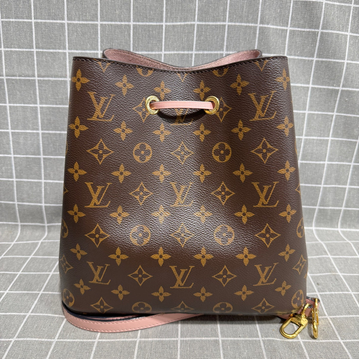 Louis Vuitton Pink Satchel 26x26x17.5 M44022
