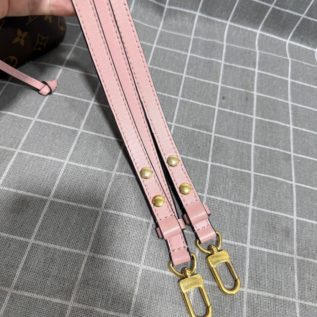 Louis Vuitton Pink Satchel 26x26x17.5 M44022