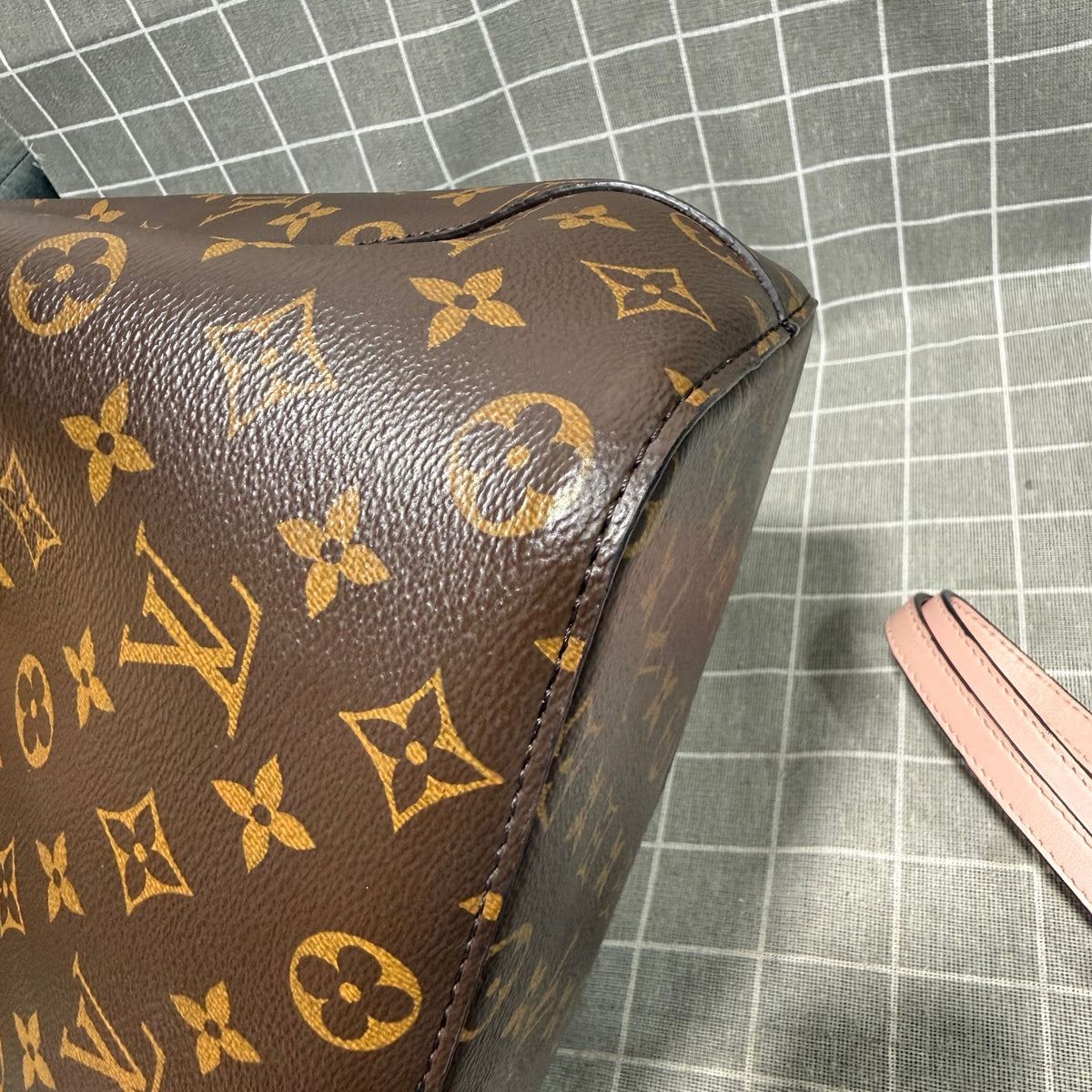 Louis Vuitton Pink Satchel 26x26x17.5 M44022