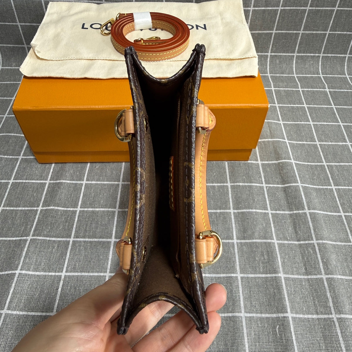 Louis Vuitton M69442