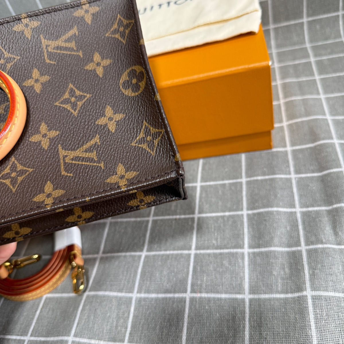 Louis Vuitton M69442