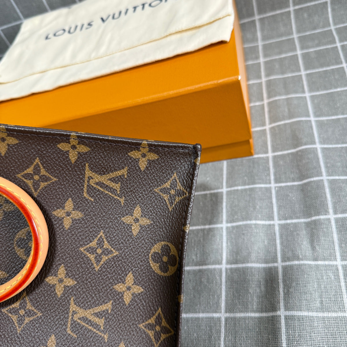 Louis Vuitton M69442