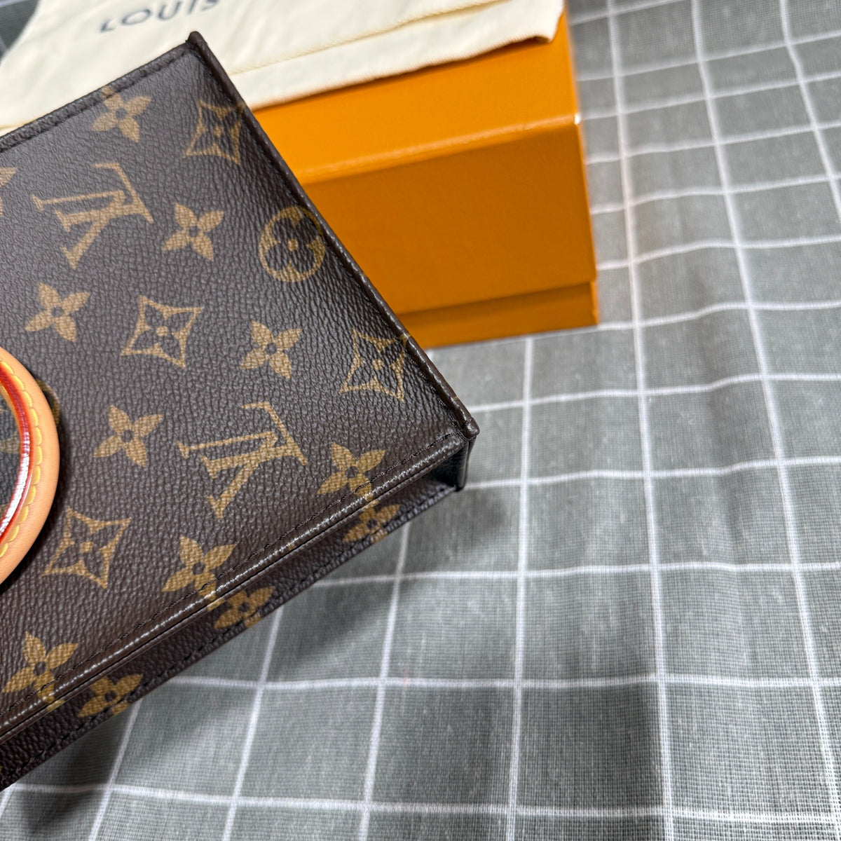 Louis Vuitton M69442
