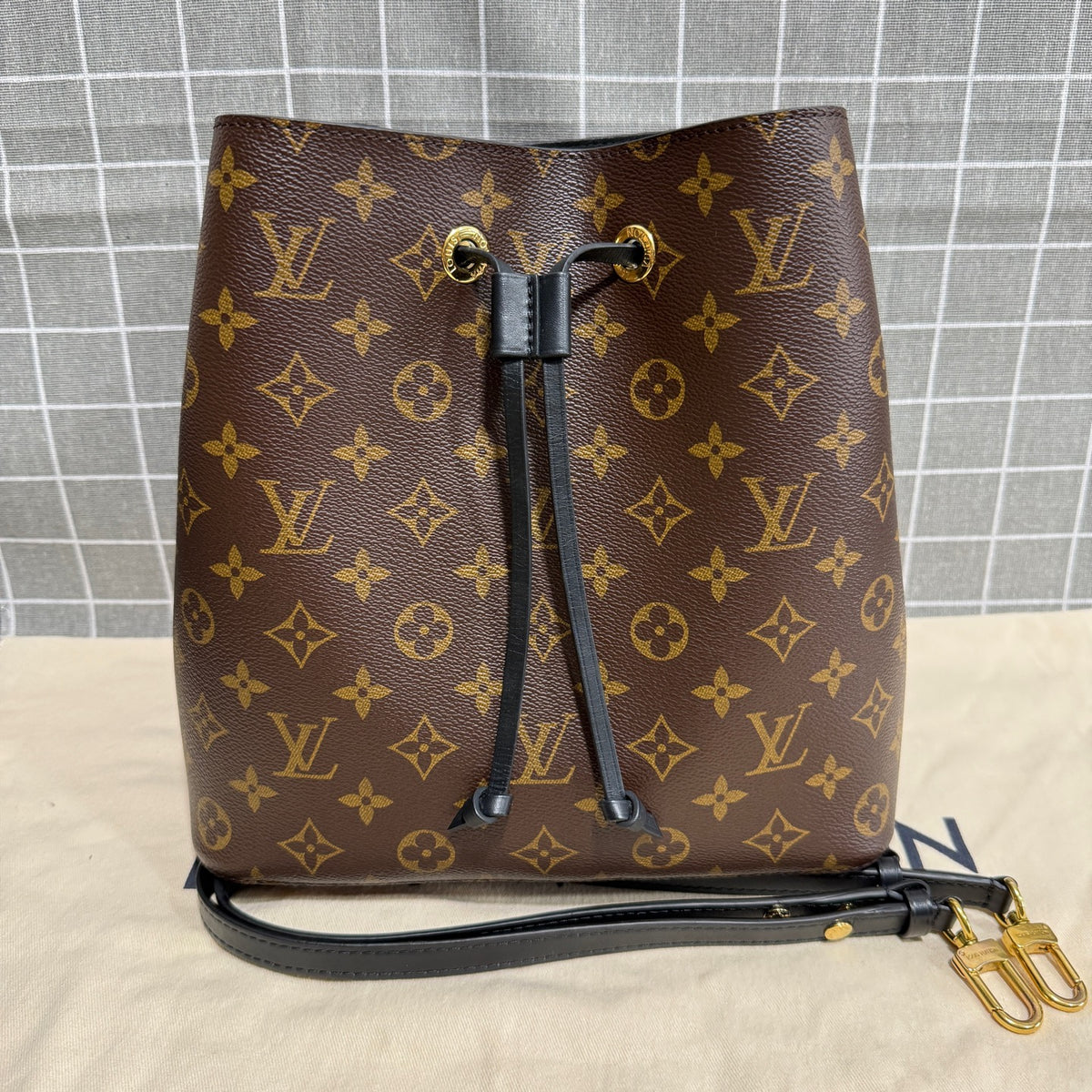 Louis Vuitton Néonoé Canvas Bucket & Drawstring Bag 26.0x 26.0x 17.5 cm M44020