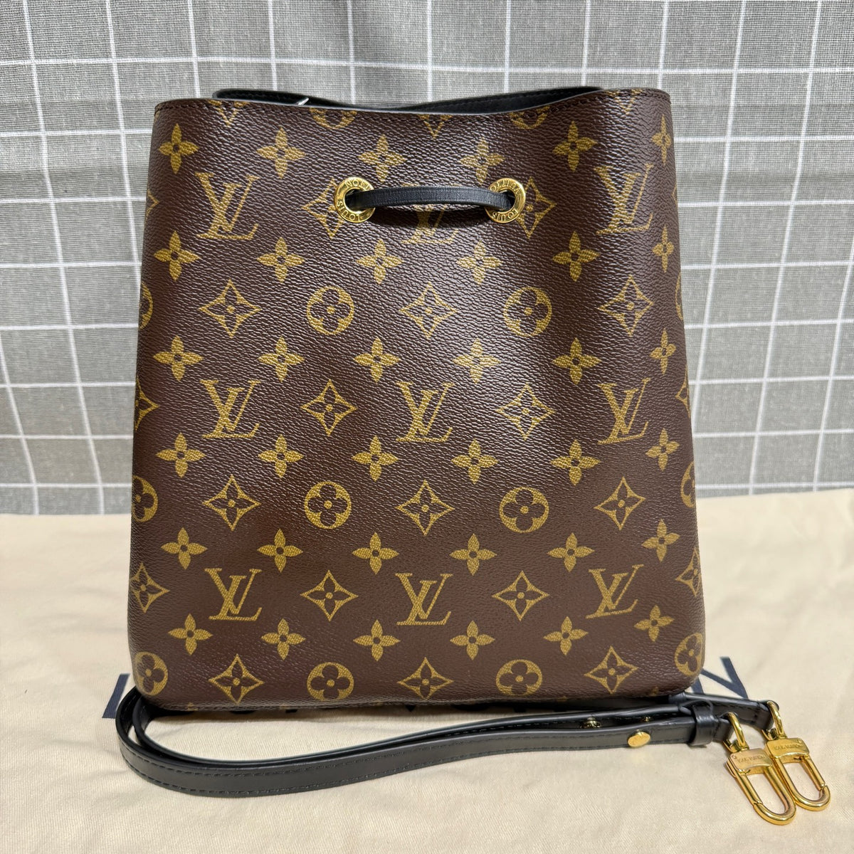 Louis Vuitton Néonoé Canvas Bucket & Drawstring Bag 26.0x 26.0x 17.5 cm M44020